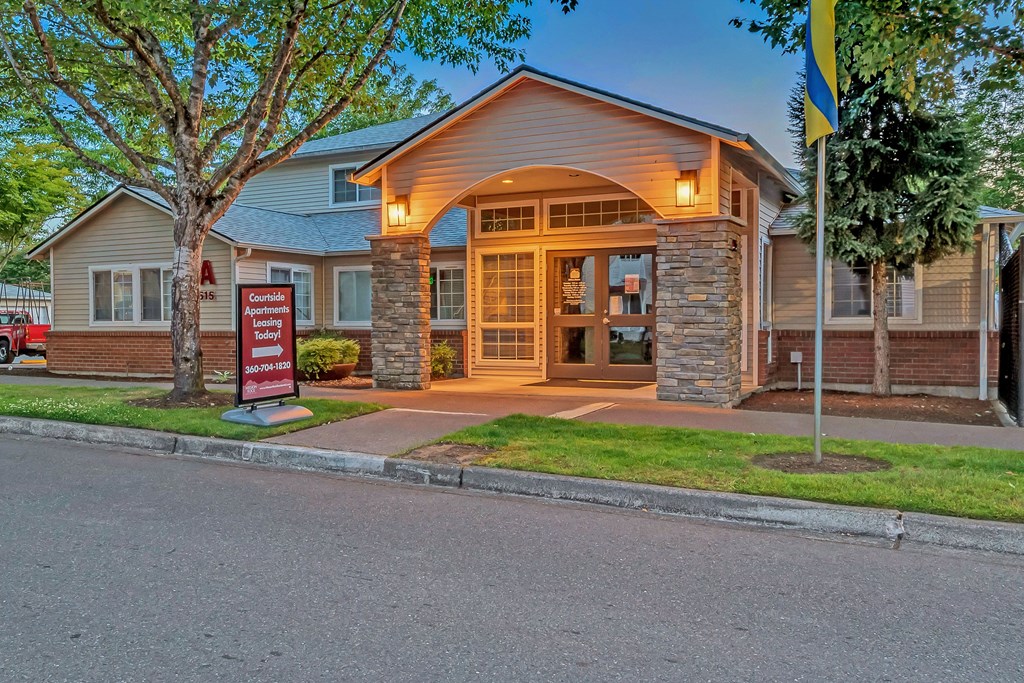 Courtside Apartments leasing