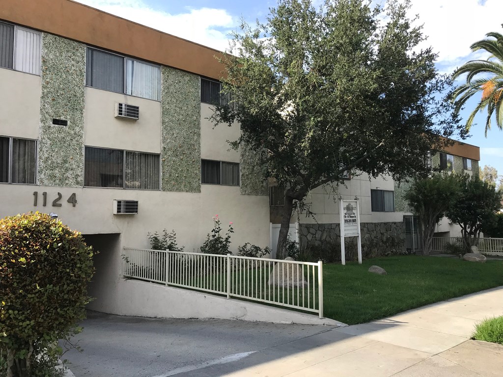 Imperial Crest Apartments exterior