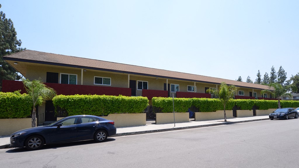 20830 Vintage Apartments exterior