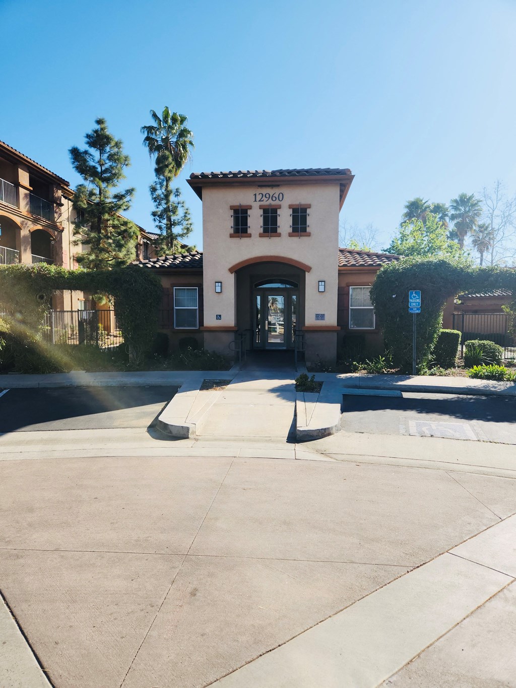 A building with the number 2960 on it.