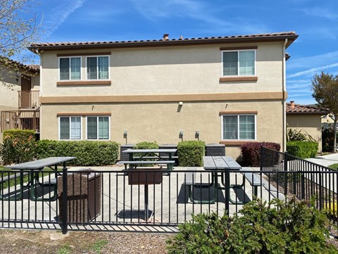 Gabilan Family Apartments picnic area