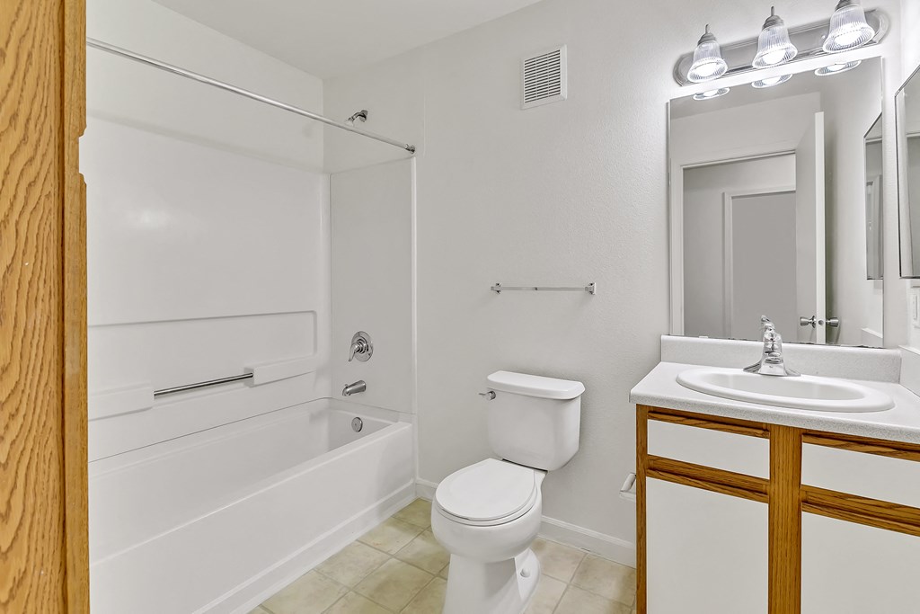 Greens of Merrill Creek bathroom