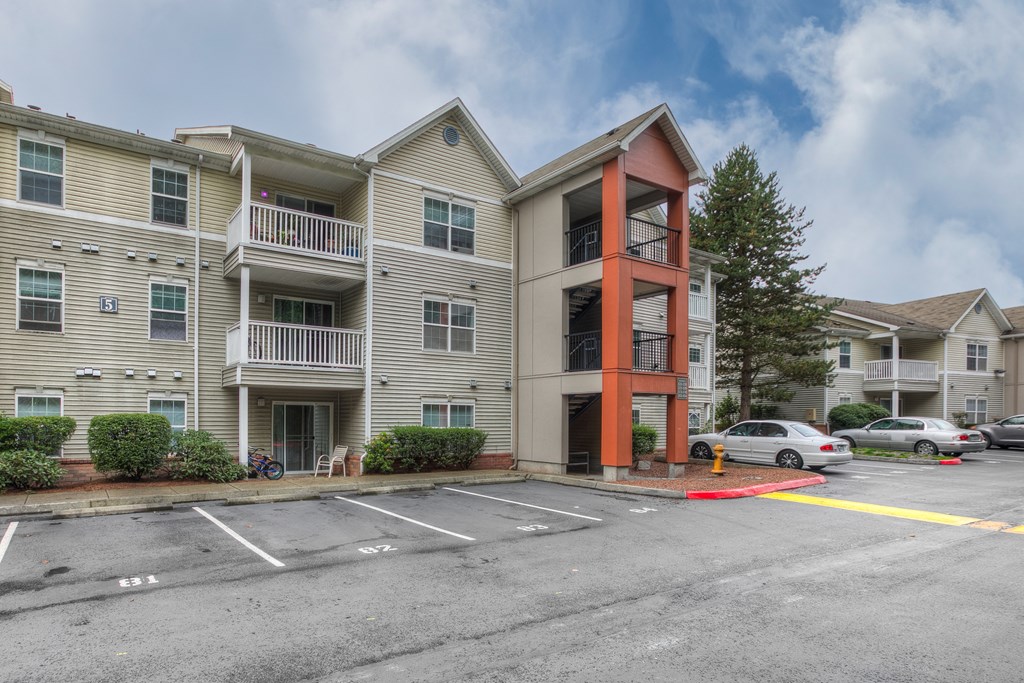 the overlook at city center apartments building exterior