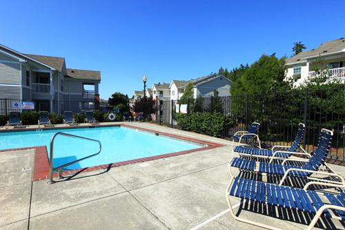 Greens of Merrill Creek pool and deck