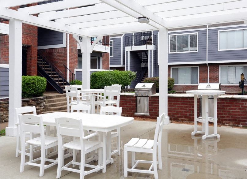The Trellis at Lake Highlands outdoor grill and seating area