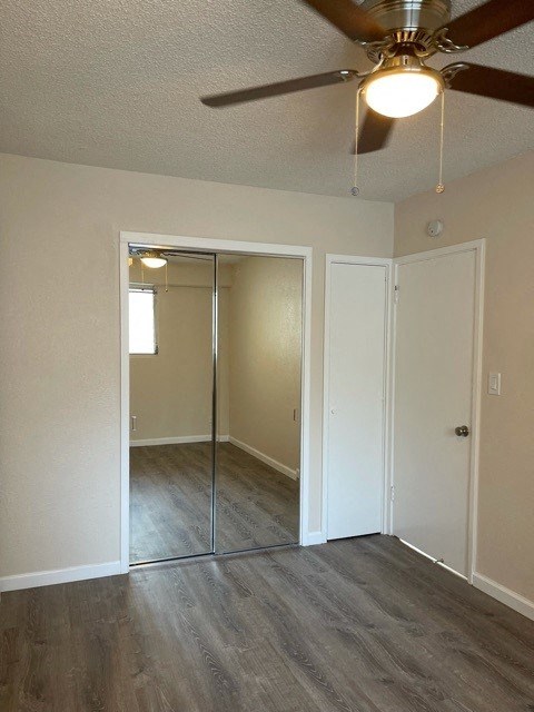 HaleWaiNani_BedroomWithMirroredCloset