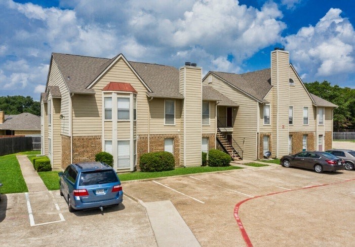 Hampton Court parking