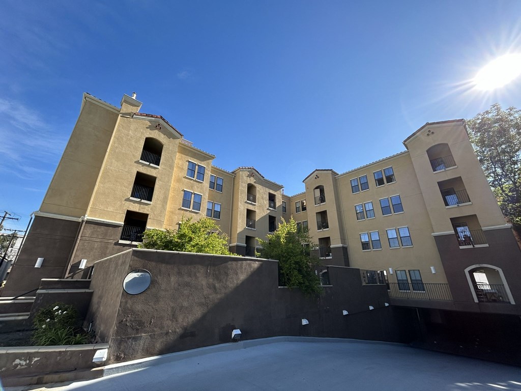 Heritage Park at Glendale angled view of property