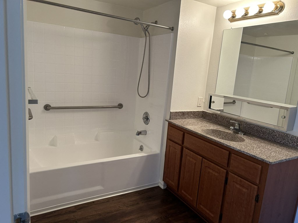 Heritage Park at Glendale bathroom