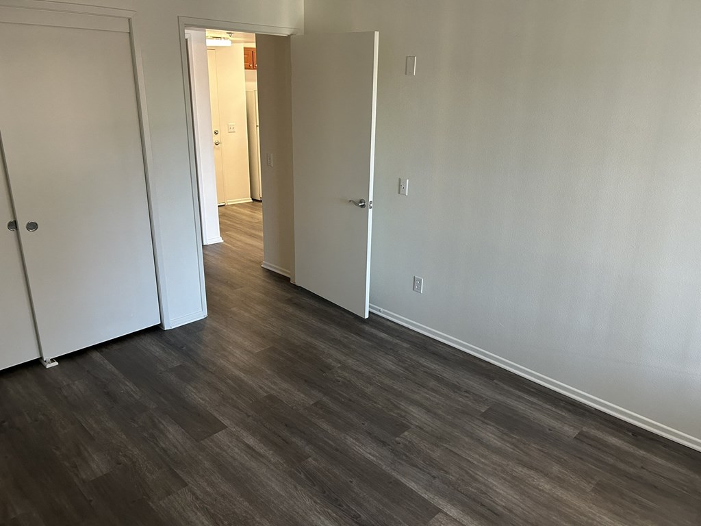 Heritage Park at Glendale bedroom with closet