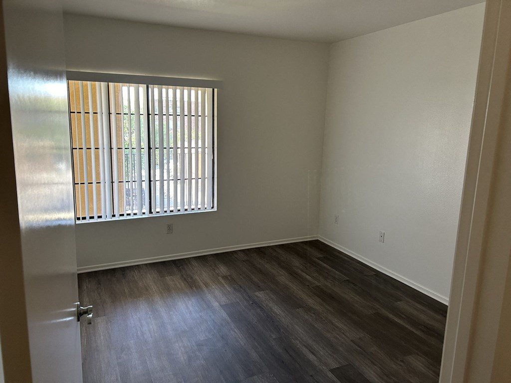 Heritage Park at Glendale bedroom with window