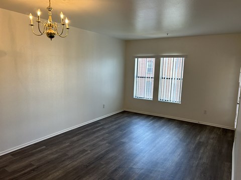 Heritage Park at Glendale dining area