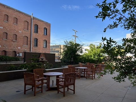 Heritage Park at Glendale outside seating