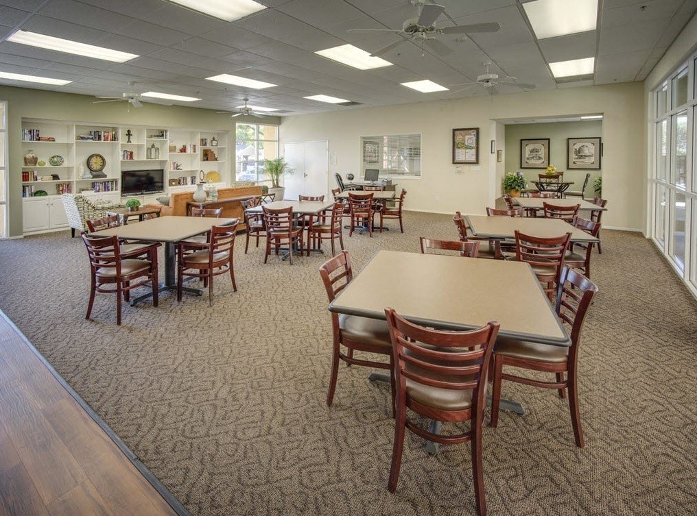 Heritage Place At Tustin lounge with tables and chairs