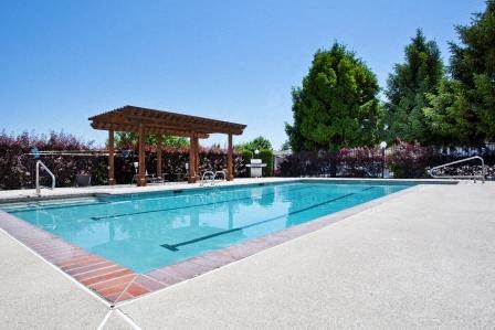 Englewood Garden Villas Relaxing Pool Area