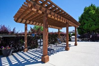 Englewood Garden Villas BBQ Grill Area