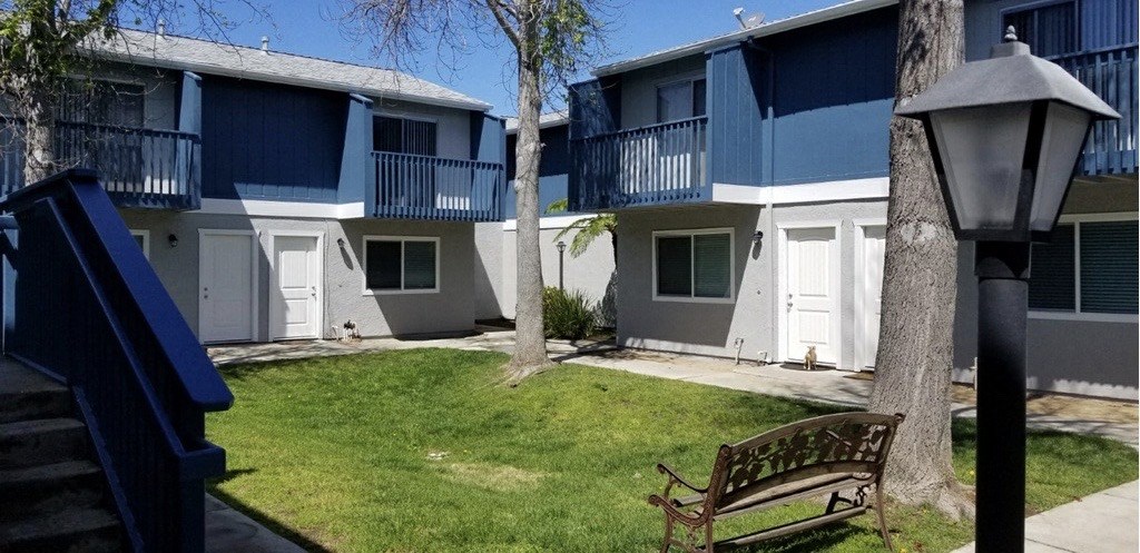 Grover Beach Townhomes exterior courtyard 5