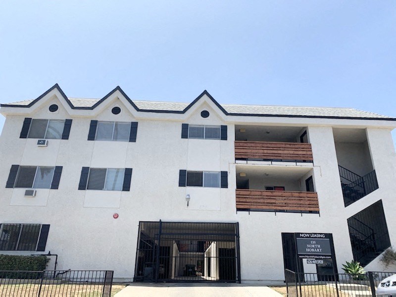 535 N. Hobart Apartments exterior building