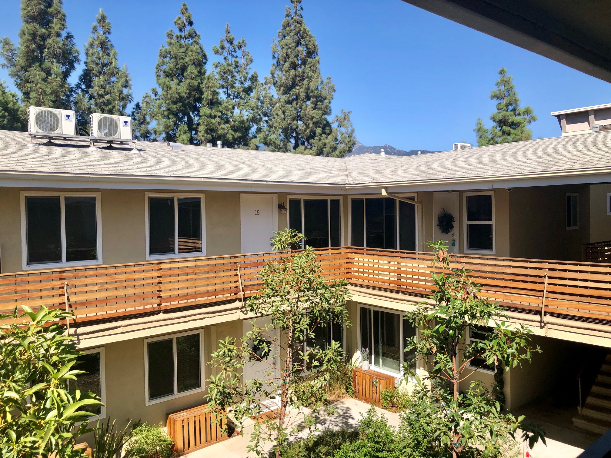 296 N Oakland Apartments exterior buildings and courtyard