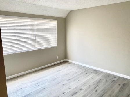 210 Garfield unfurnished room with window