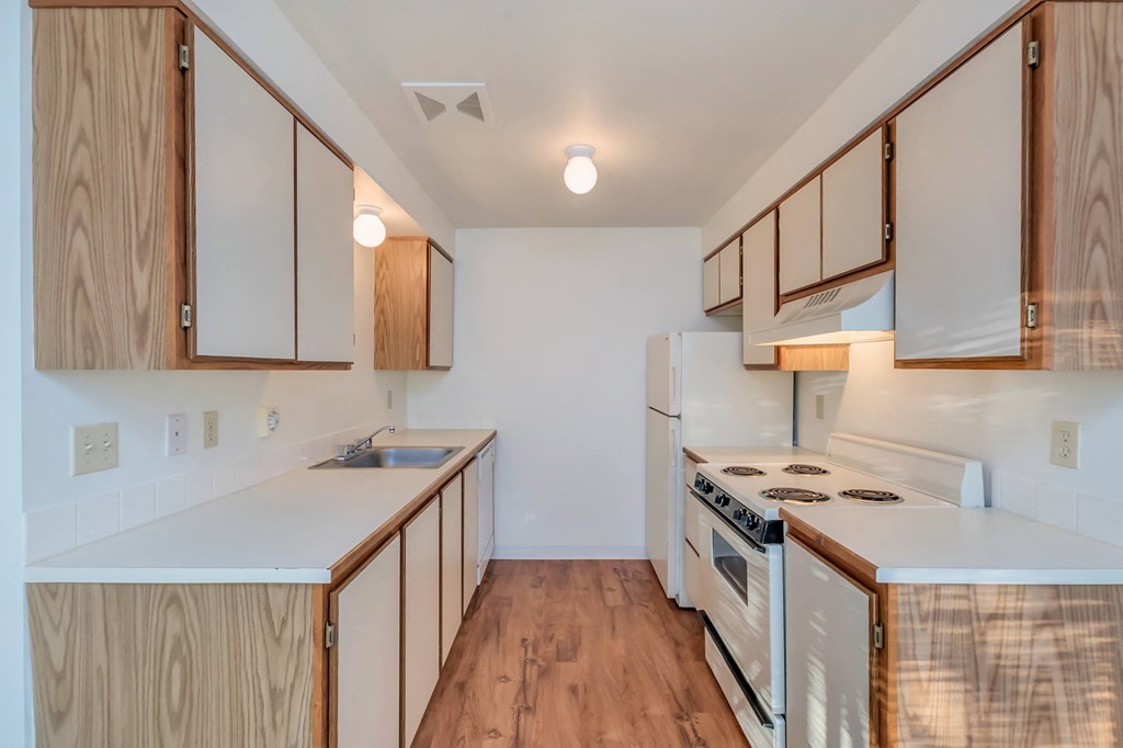 Courtside Apartments kitchen