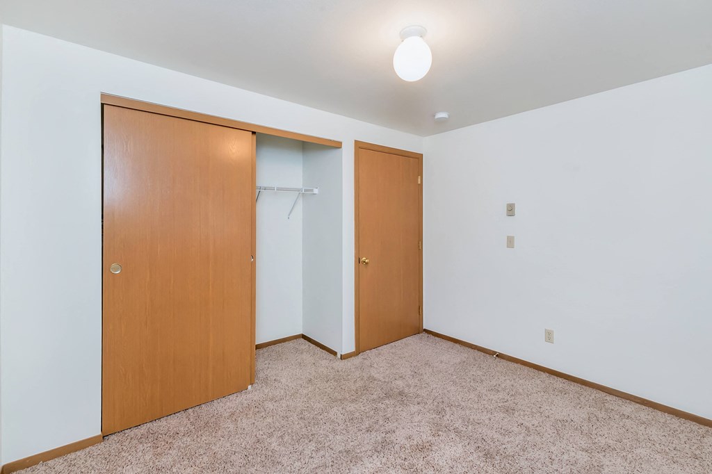 Courtside Apartments bedroom closet