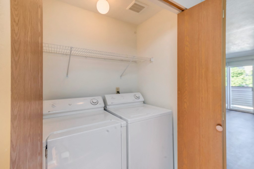Courtside Apartments washer and dryer hookup select units only