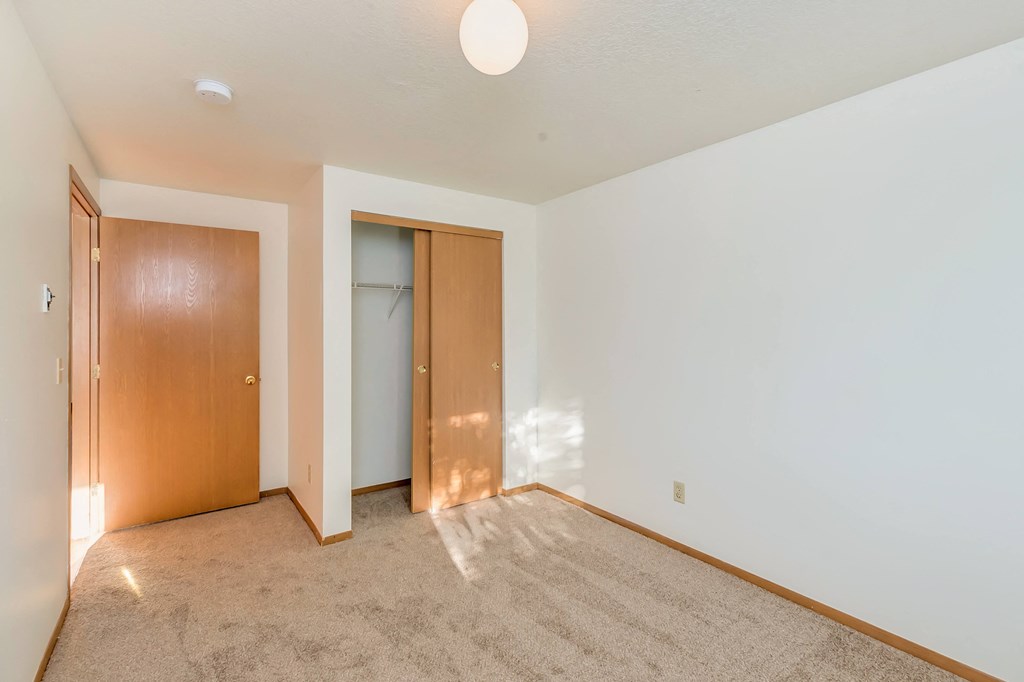 Courtside Apartments bedroom