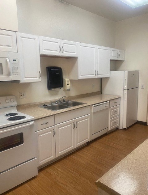 Irvine Inn communal kitchen