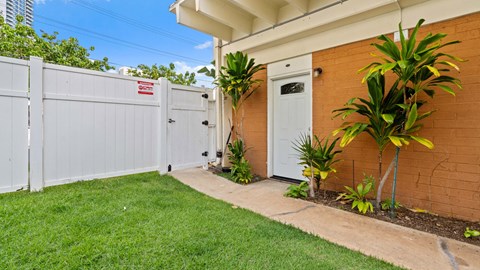 Kahakai Apartments exterior