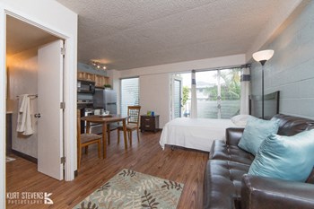 Kewalo Apartments bedroom and living area with decor Kewalo Apartments bedroom and living area with decor - Photo Gallery 2