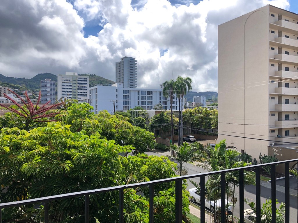 Kewalo_BalconyView_Studio-12