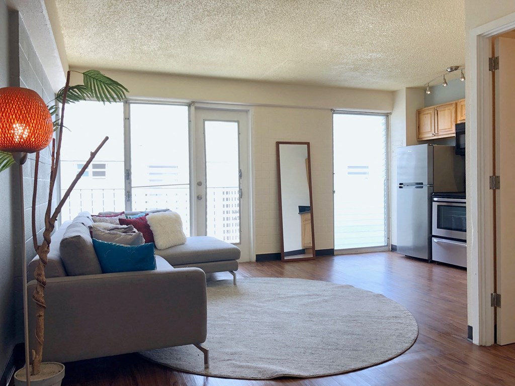 Kewalo_LivingRoomAndKitchen_Studio_405B