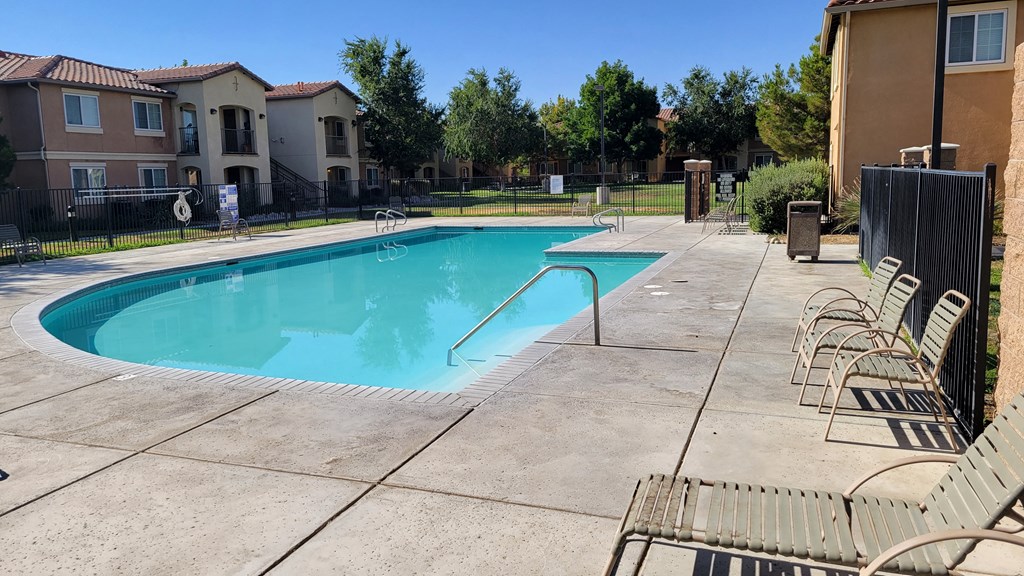 Larkspur Apartments pool