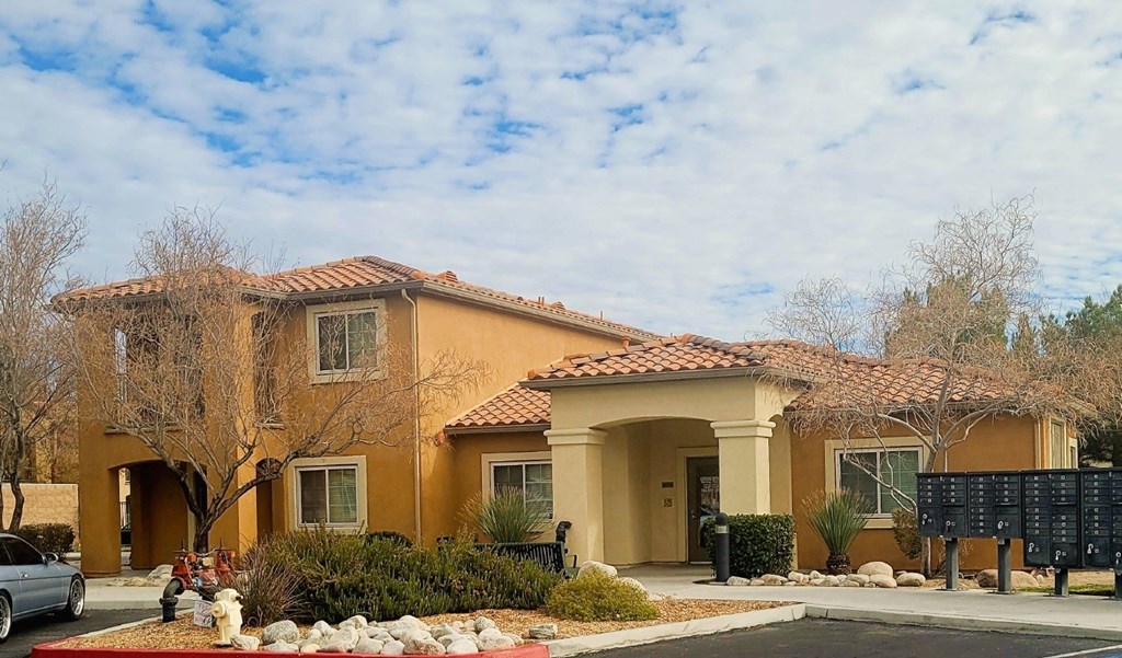 Larkspur Village leasing office