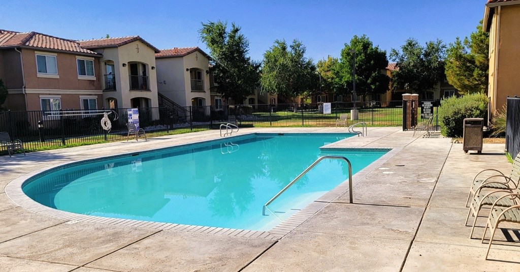 Larkspur Village Sparkling Pool
