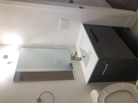 Laura Apartments Bathroom