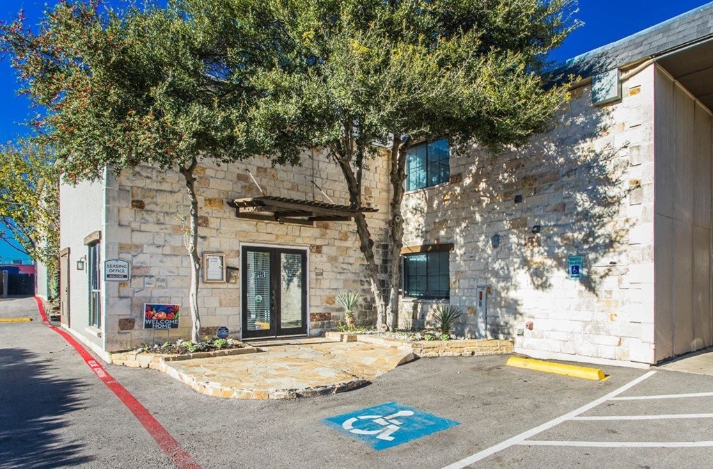 Lavita leasing office