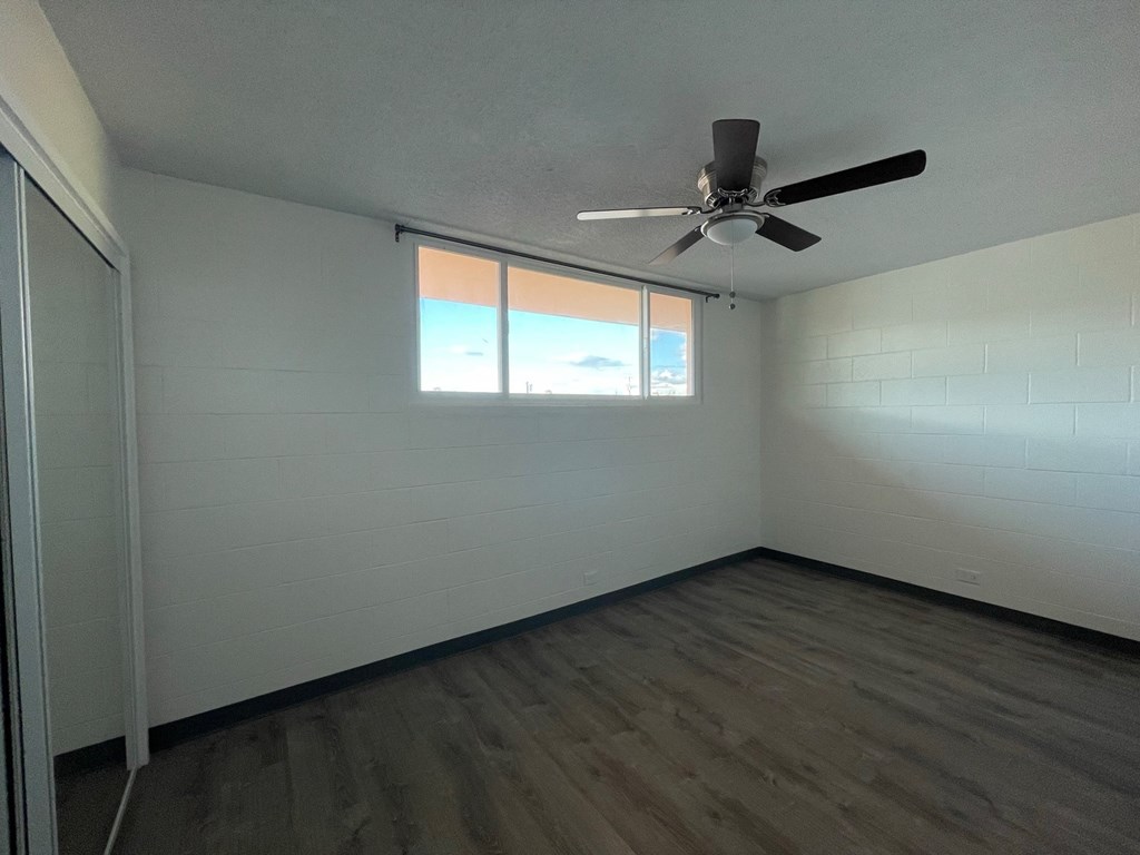 Leonui Street Apartments Bedroom with window