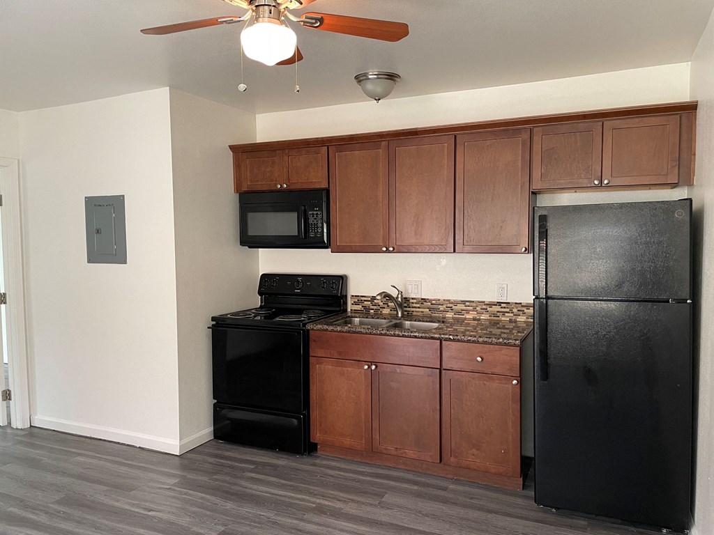 Limoncello Apartments Unit 115 Kitchen