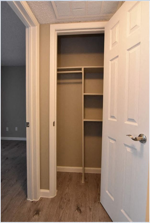 Hidden Oaks Apartment Homes closet