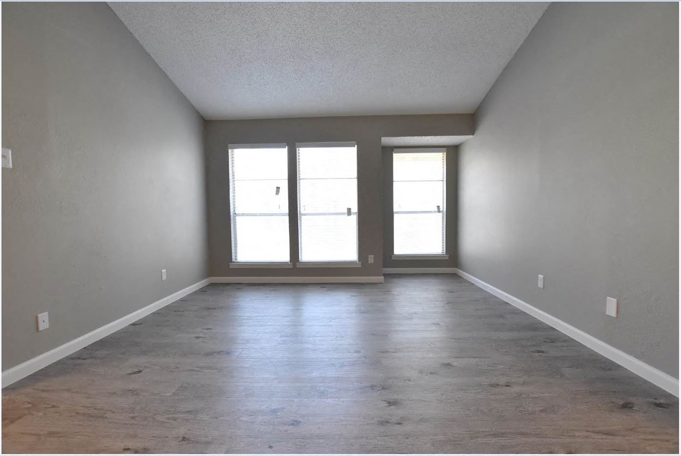 Hidden Oaks Apartment Homes living area