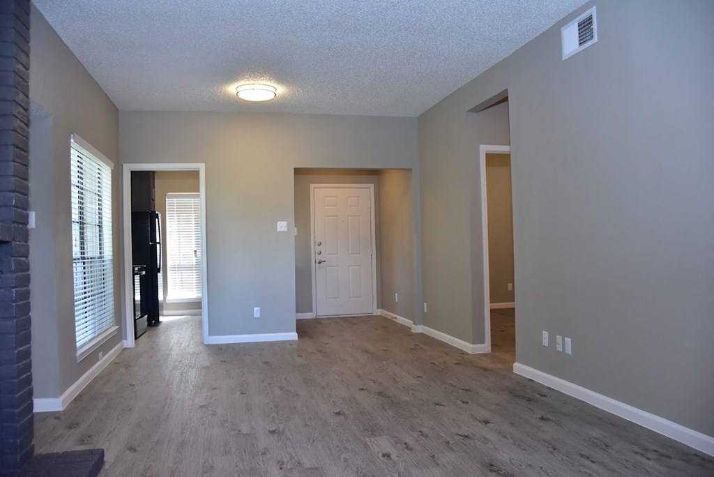 Oakwood Creek Apartments living area