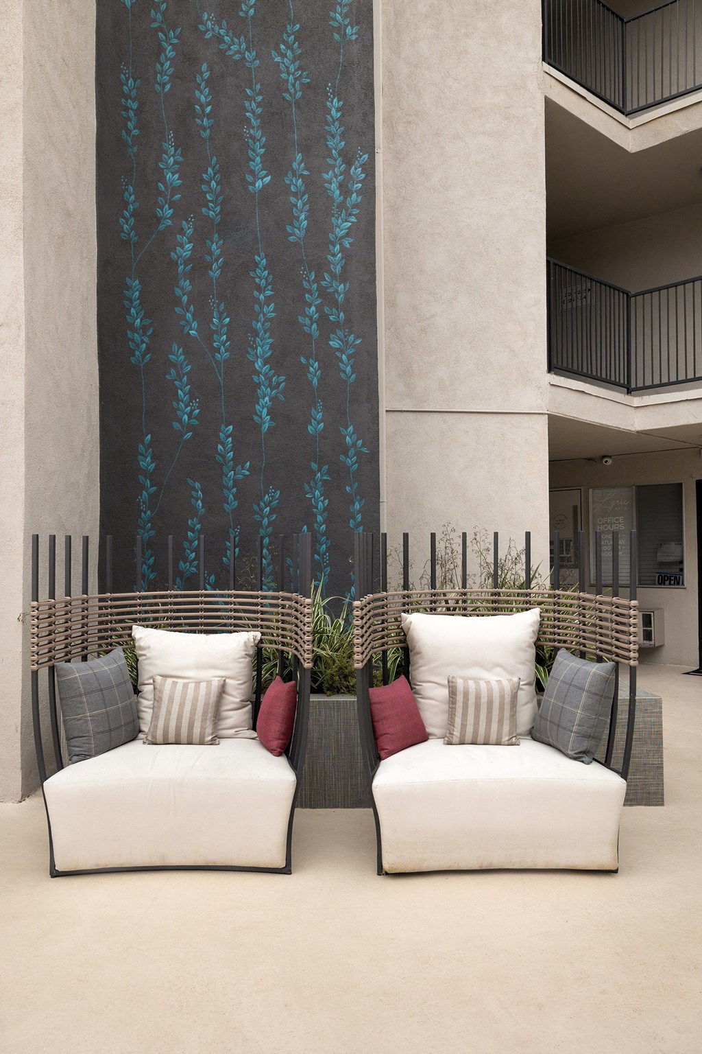 Lyric Apartments Outdoor Seats