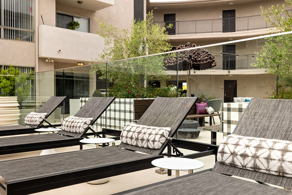 Lyric Apartments Pool Lounge