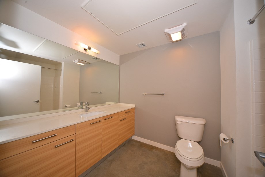 Mar Vista Lofts  - Bathroom