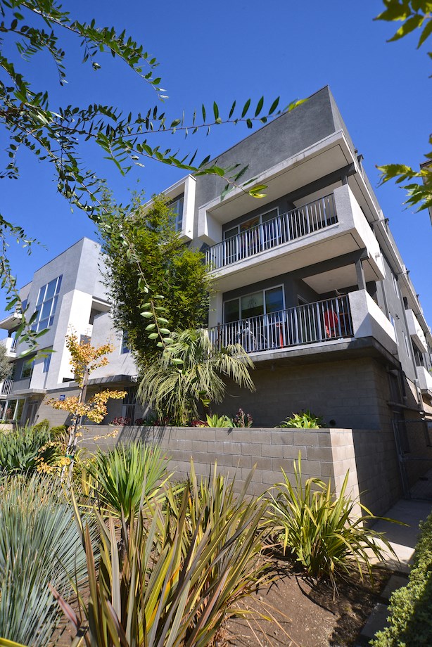 Mar Vista Lofts - Lush Landscaping