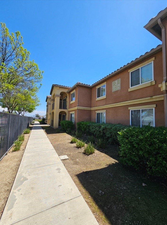 Mirage Vista walkway