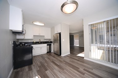 13558 Moorpark St. 3 Beds Apartment for Rent - Photo Gallery 1