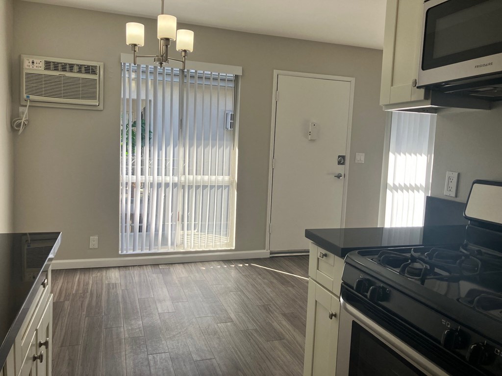 One bedroom apartment for rent in Sherman Oaks near Ventura Blvd